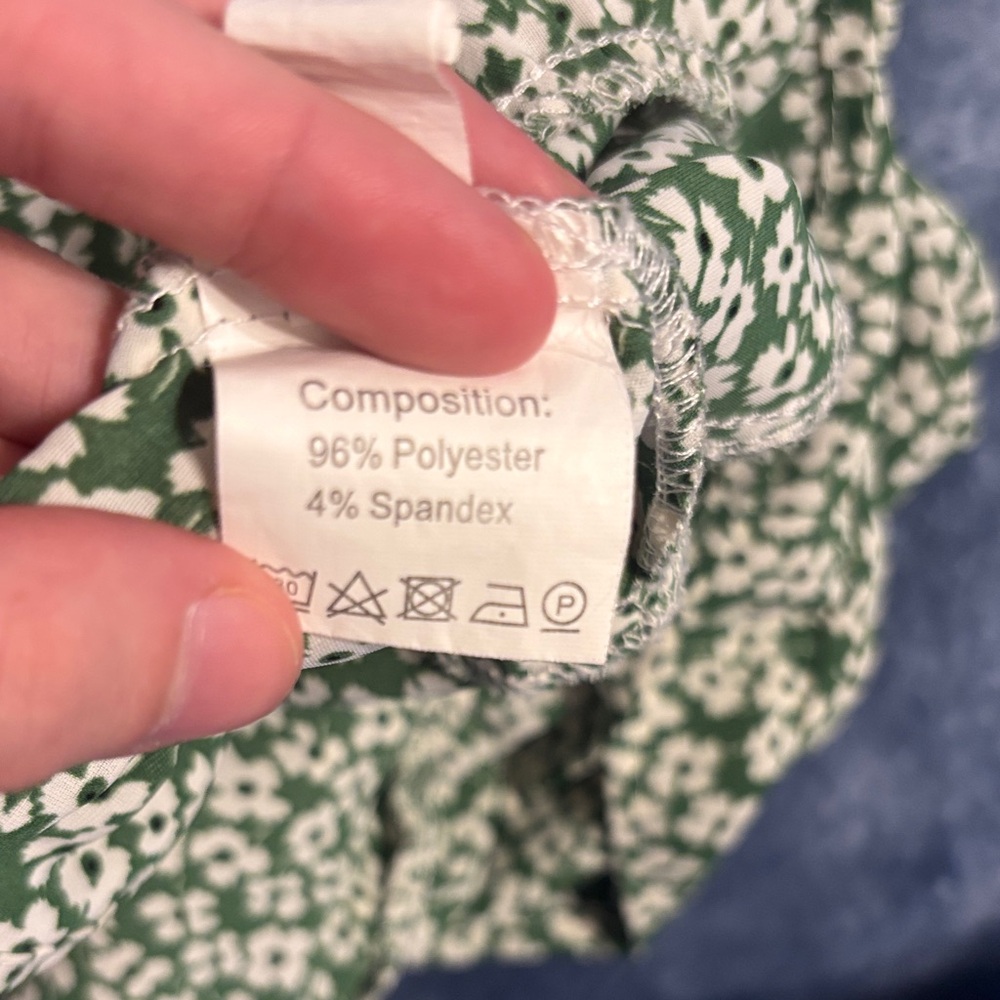 Green Floral SHEIN Mini Dress – Flowy & Feminine - Picture 5 of 8